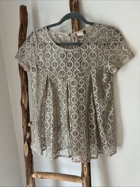 Anthropologie Akron + Kin Silver Cream Lace Short Sleeve Pleated Flowy Sheer Top